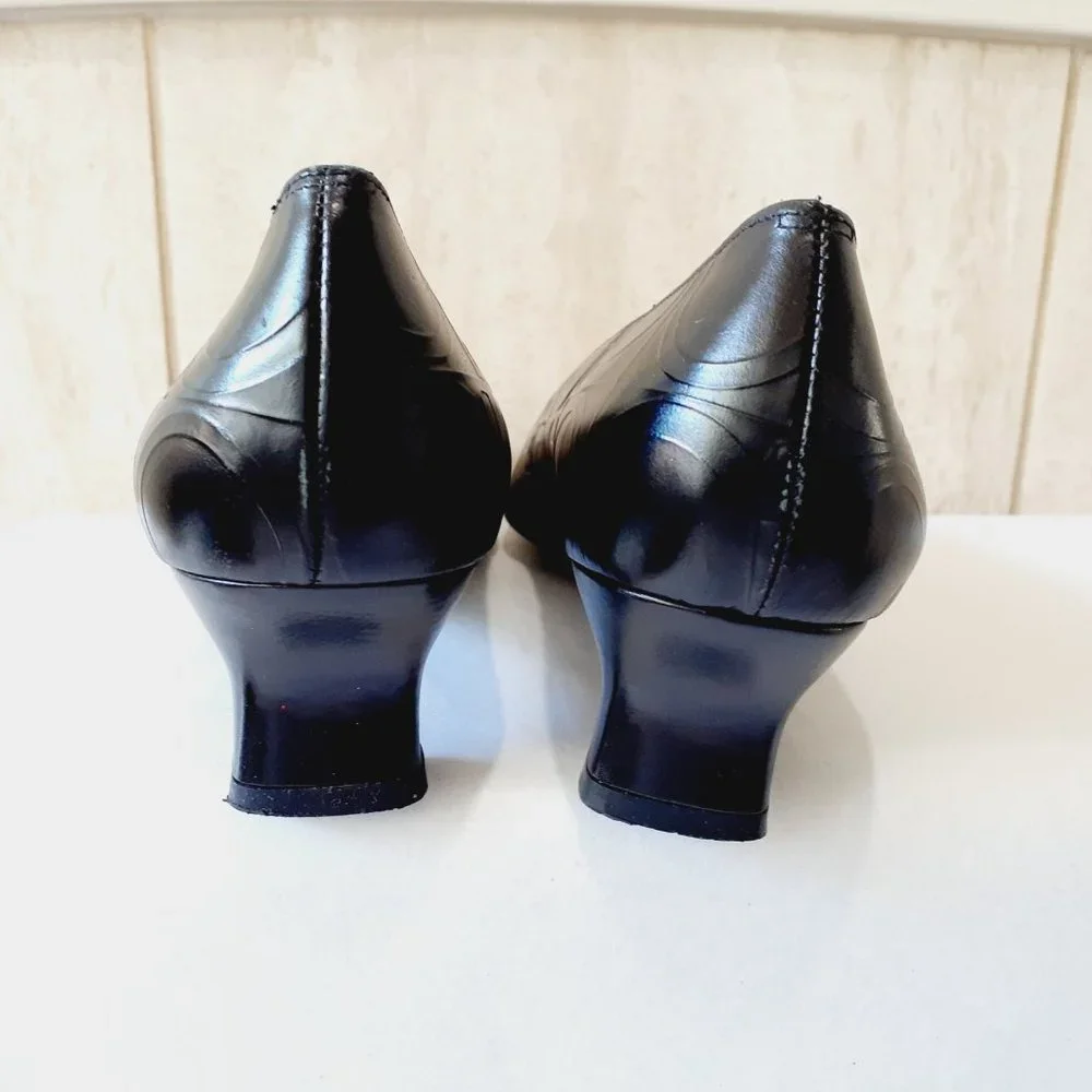 Ferragamo Gancini Symbol Embossed Pump